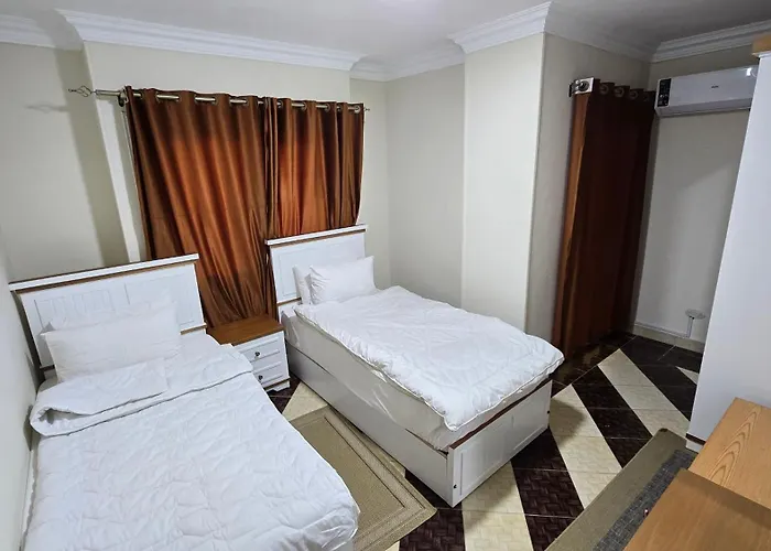 Skyline Luxury Hotel s 5 Mins From Airport